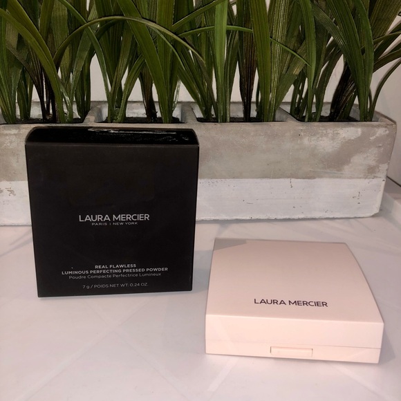 BNIB Laura Mercier Real Flawless Luminous Pressed Setting Powder - Translucent - Picture 2 of 10